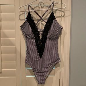 *NWT* B&W Cupshe Bathing Suit
